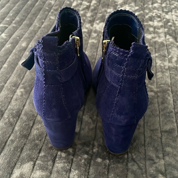 Dolce Vita Suede Thora Booties 🪻 - Picture 5 of 8